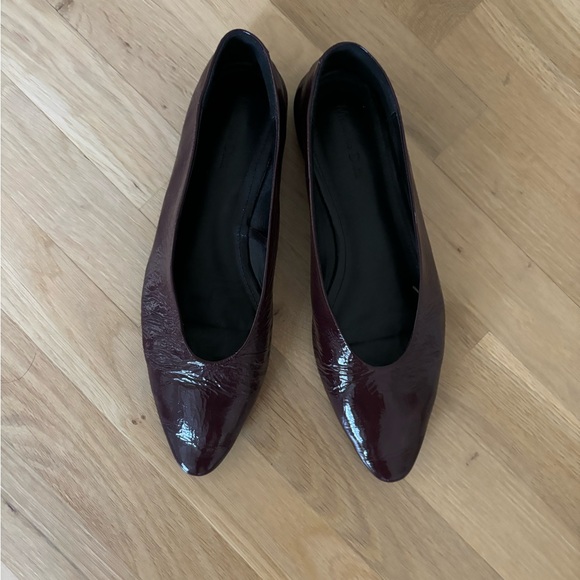 Mossimo Dutti Almond Toe Patent Flats - Picture 2 of 4